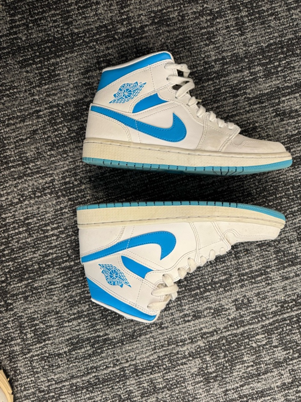Air Jordan 1 Mid "UNC" Sneakers - Picture 2 of 9
